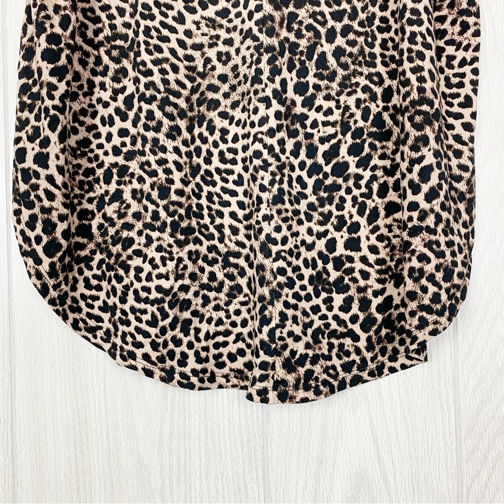 Torrid | Leopard Print Super Soft V-Neck T-Shirt Size 1X - Picture 9 of 13